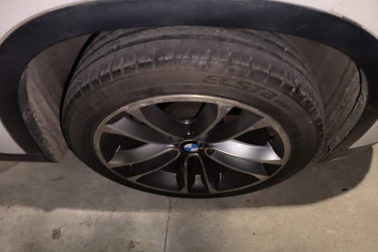 Used BMW X1 2015 sDrive18i Leading Edition Right Front Wheel Hub