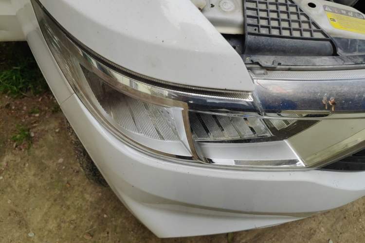 Used Wuling Hongguang V 2019 1.5L Enjoyment Version China VI LAR Right Front Headlight