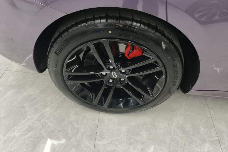 Used Hima AITO M5 2025 Extended-Range Ultra All-Wheel-Drive Version Right Rear Wheel Hub