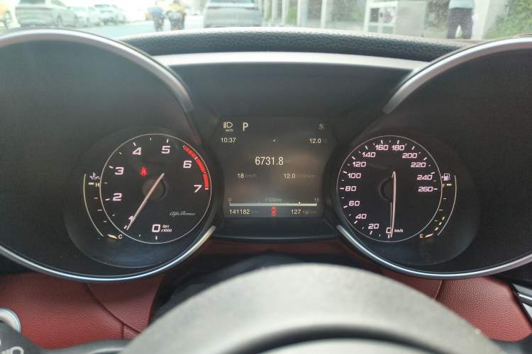 Used Alfa Romeo Giulia 2017 2.0T 200HP Luxury Edition
