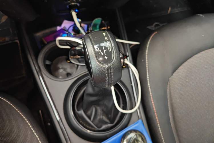 Used MINI Countryman 2017 1.5T COOPER Explorer Gear Lever