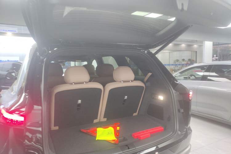 Used ONVO Luxeed L90 2025 Model—Max Six-Seater Version