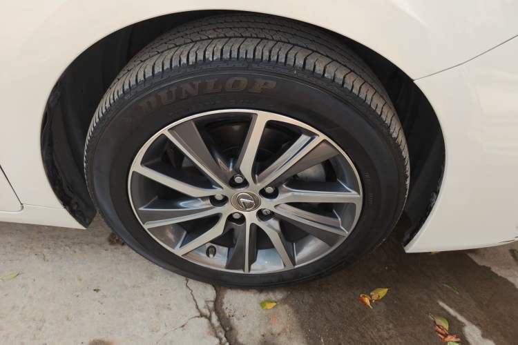 Used Lexus ES 2017 300h Mark Levinson Comfort Edition Right Front Wheel Hub