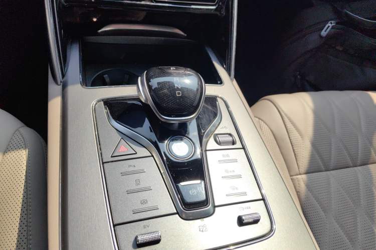 Used BYD Tang New Energy 2024 DM-i Glory Edition 112KM Prestige Model Gear Lever