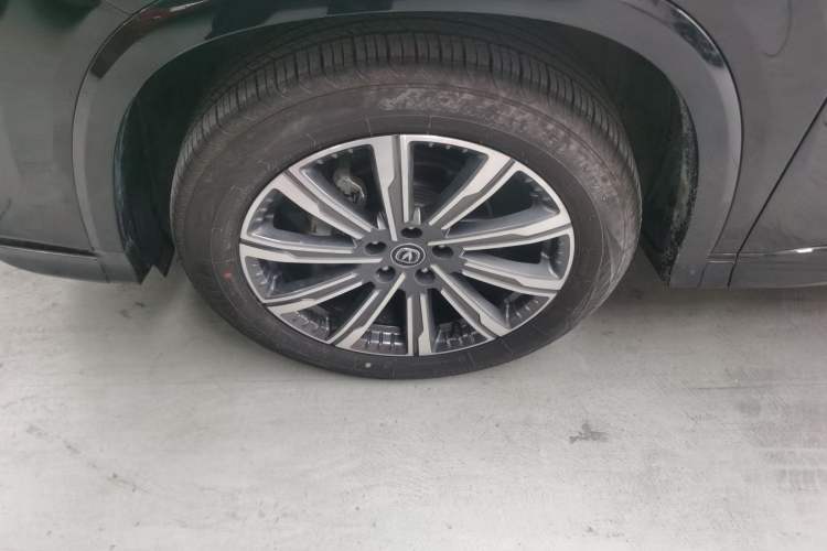 Used CHANGAN CS75 PLUS 2023 3rd Generation 1.5T Automatic Prestige Model Left Front Wheel Hub
