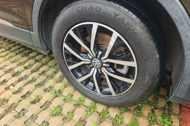 Used Volkswagen Tiguan L 2018 330TSI Automatic Two-Wheel Drive Luxury Edition Right Front Wheel Hub