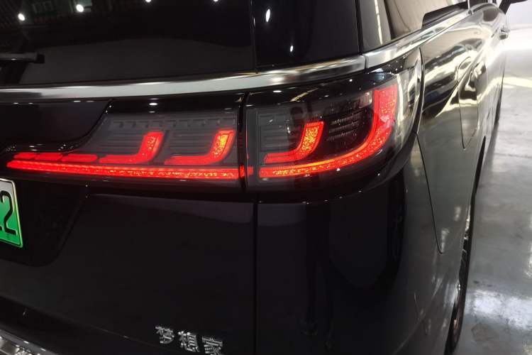 Used VOYAH Dream 2022 Low-Carbon Edition Dream+ Smart Enjoyment Package Right Rear Taillight