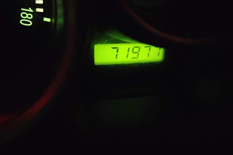 Used FAW Weizhi V2 2010 1.3L Manual Luxury Version Odometer Close Up