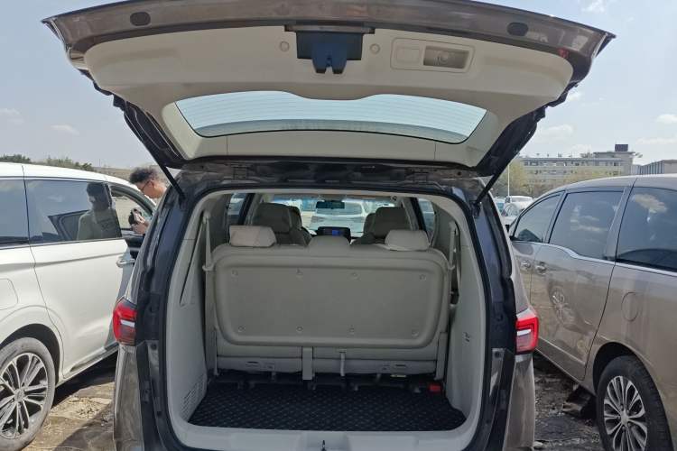 Used Buick GL8 2023 Land Executive Class Comfort Model