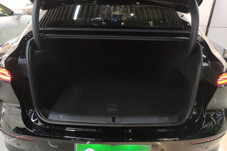 Used VOYAH Lantu Chiguang L 2026 Four-Wheel-Drive Ultra Trunk