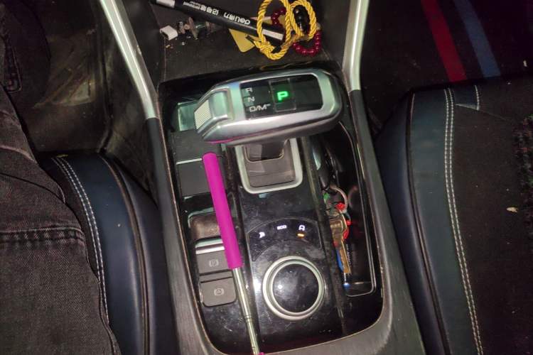 Used Great Wall Poer 2021 2.0T Commercial Version Automatic Diesel Two-Wheel Drive Elite Trim with Long Bed – GW4D20M Gear Lever