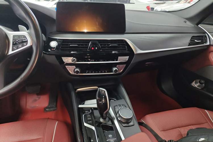 Used BMW 5 Series 2022 Restyled 530Li Leading Edition M Sport Package Audio And AC Panel