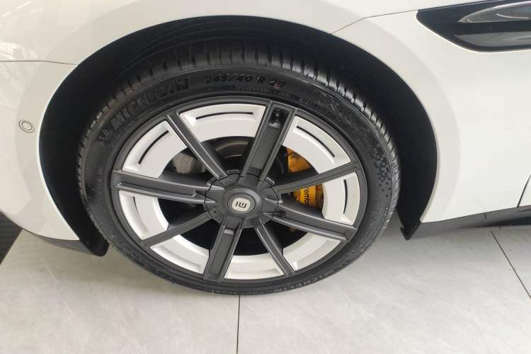 Used Xiaomi Auto SU7 2024 Rear-Drive Ultra-Long Range Advanced Pro-Level Intelligent Driving Version Left Front Wheel Hub