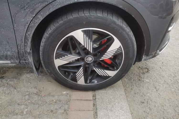 Used BYD Tang New Energy 2022 DM-i 252km Luxury Model Right Front Wheel Hub