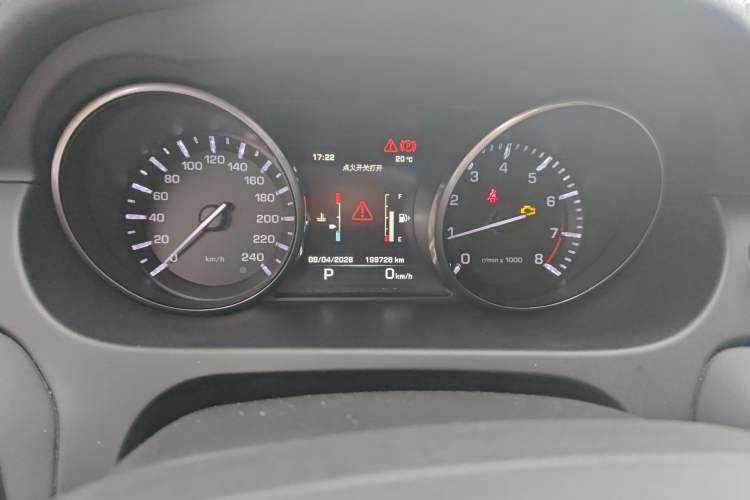 Used Land Rover Discovery Sport 2016 2.0T SE Odometer Close Up