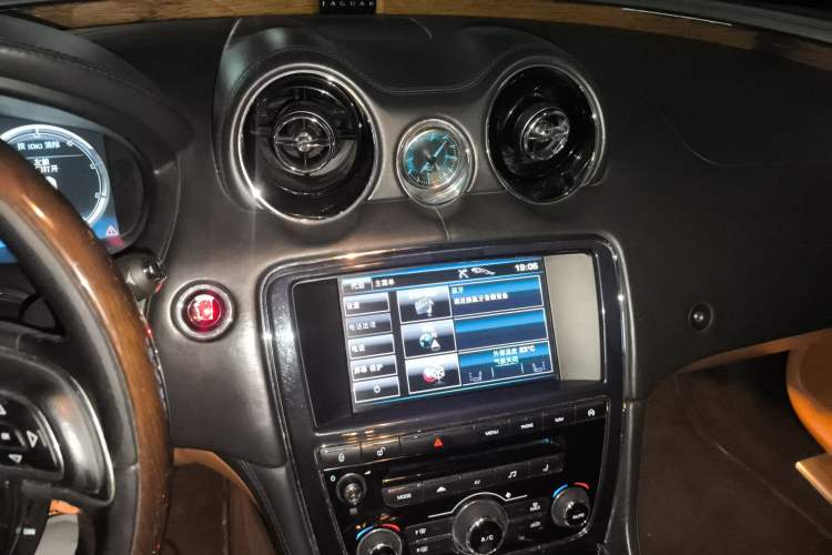 Used Jaguar XJ 2013 XJL 3.0 SC Flagship Business Edition Audio And AC Panel