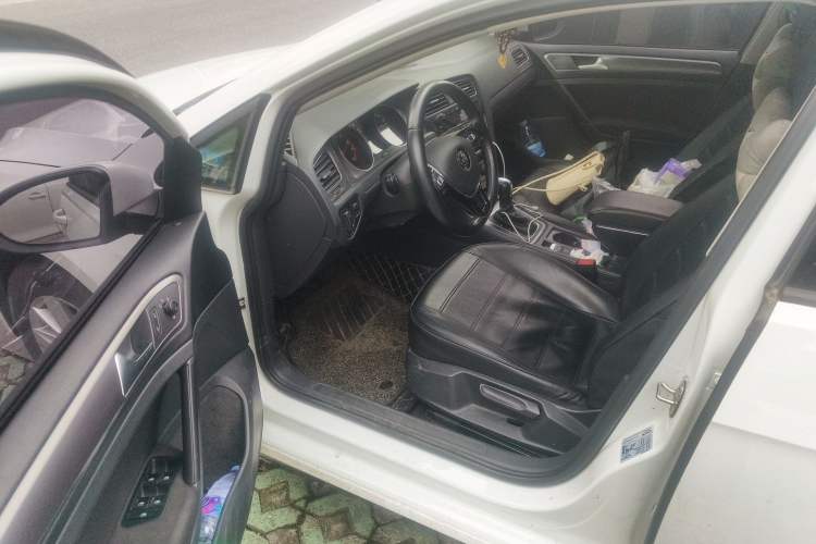 Used Volkswagen Golf 2016 1.6L Automatic Fashion Model
