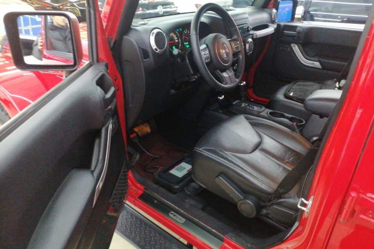 Used Jeep Wrangler 2015 3.0L Sahara Four-Door Comfort Edition
