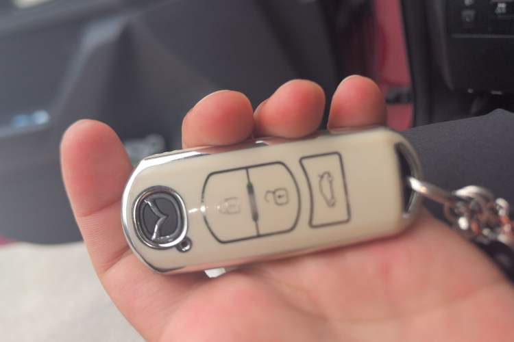 Used Mazda 3 Axela 2014 Sedan 1.5L Automatic Luxury Model
