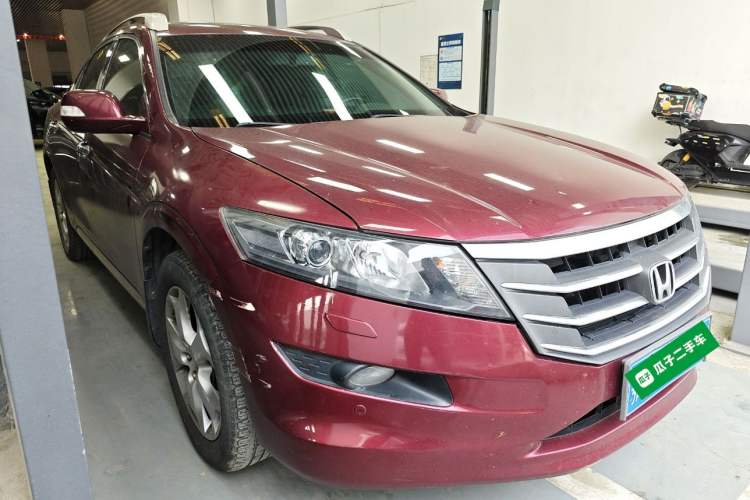 Used Honda Crosstour 2012 2.4L Luxury Edition Front Right 45 Deg