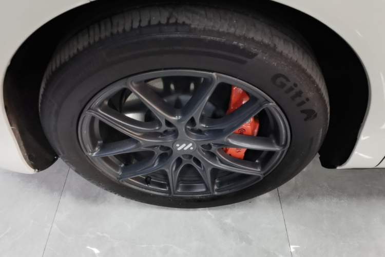 Used IM LS6 2025 Lingxi Intelligent Driving Edition Left Front Wheel Hub