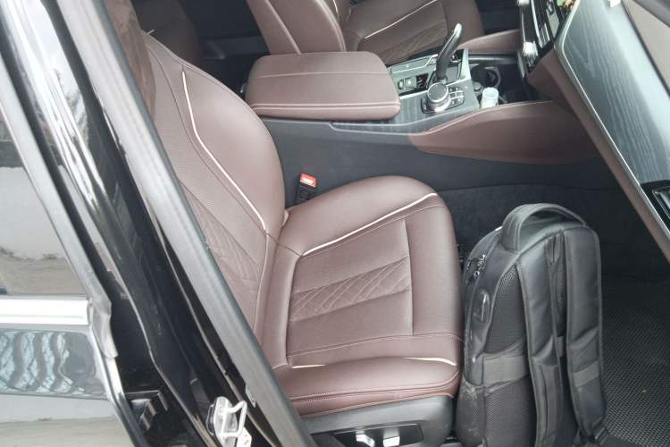 Used BMW 5 Series 2021 Facelifted 530Li Leading Edition M Sport Package
