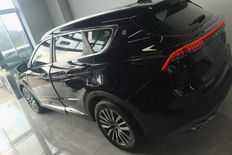 Used JETOUR X70 PLUS 2023 1.6T DCT Stronger 5-Seater