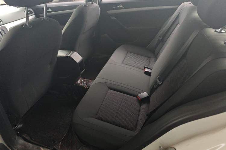 Used Volkswagen Lavida 2017 1.6L Manual Fashion Edition
