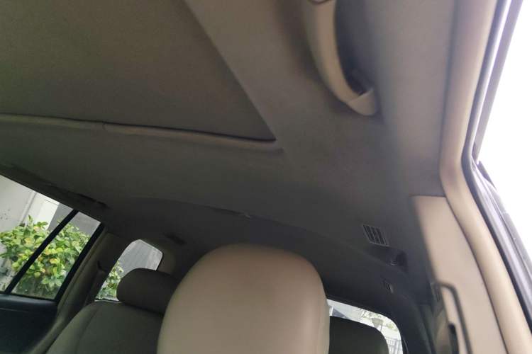 Used Toyota Highlander 2012 2.7L Two-Wheel Drive 7-Seater Luxury Edition Headliner