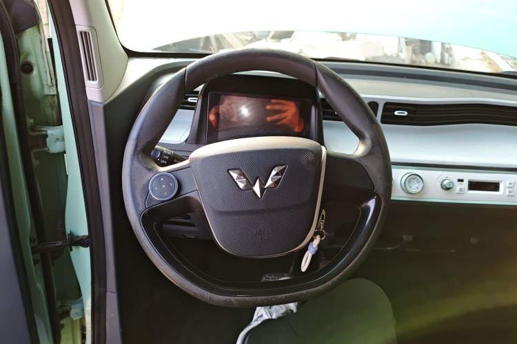 Used Wuling Hongguang MINIEV 2021 Macaron Premium Model – Lithium Iron Phosphate Steering Wheel