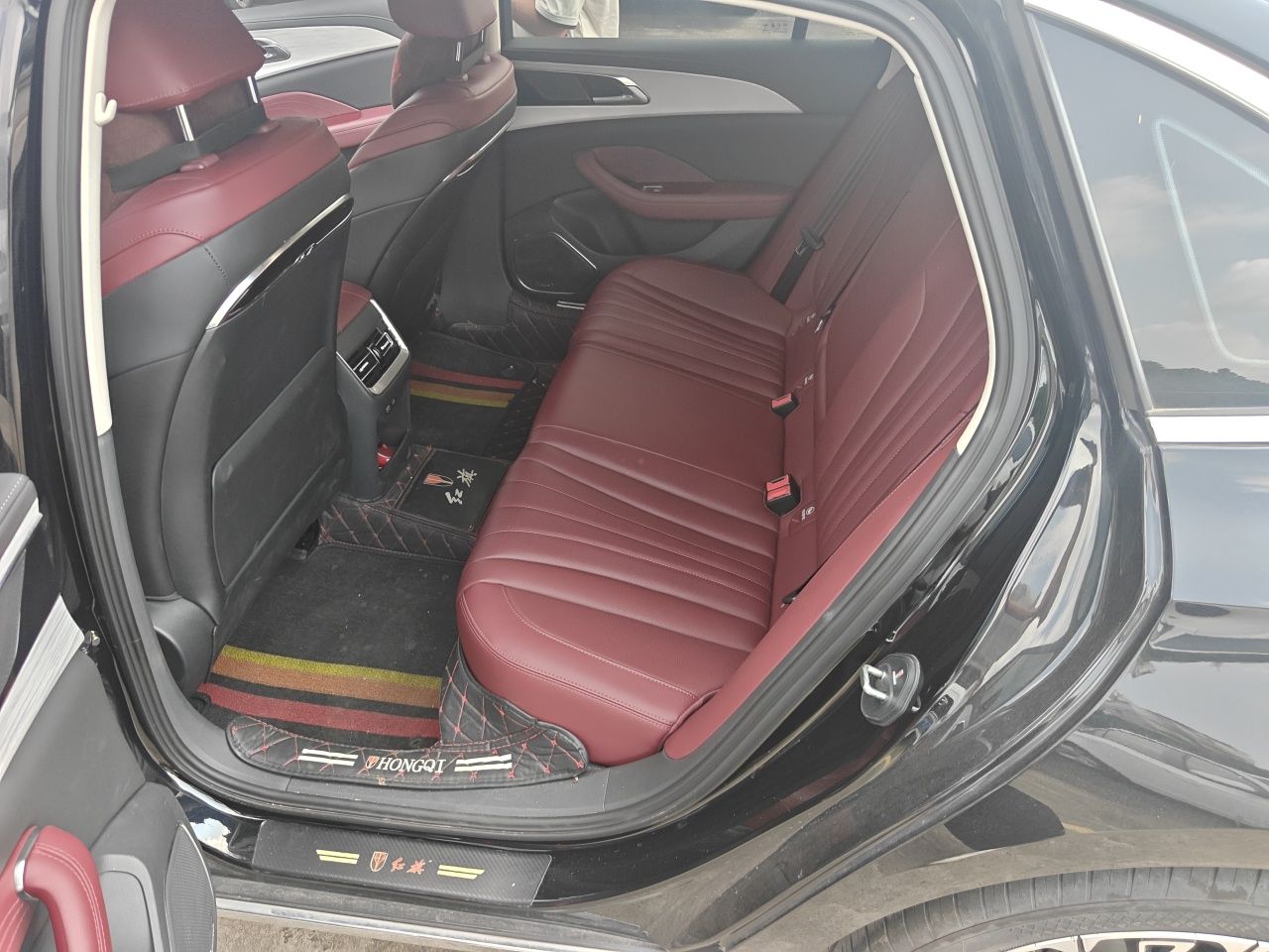 Hongqi H5 2025 2.0T Automatic Flag Edition – 500 000 Units Commemorative Version — снимка 17