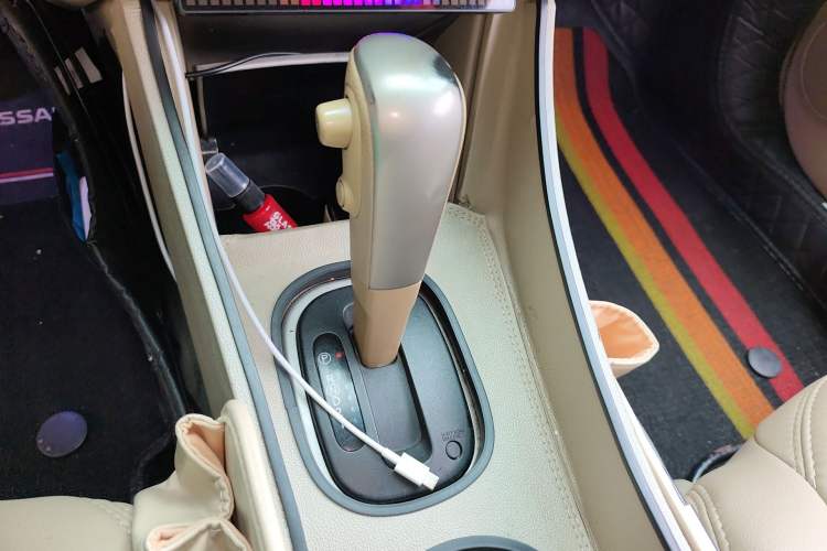 Used Nissan Sylphy 2012 Classic 1.6XE Automatic Comfort Edition Gear Lever