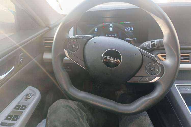 Used Dongfeng Aeolus E70 2023 400H Plug-in Hybrid Version