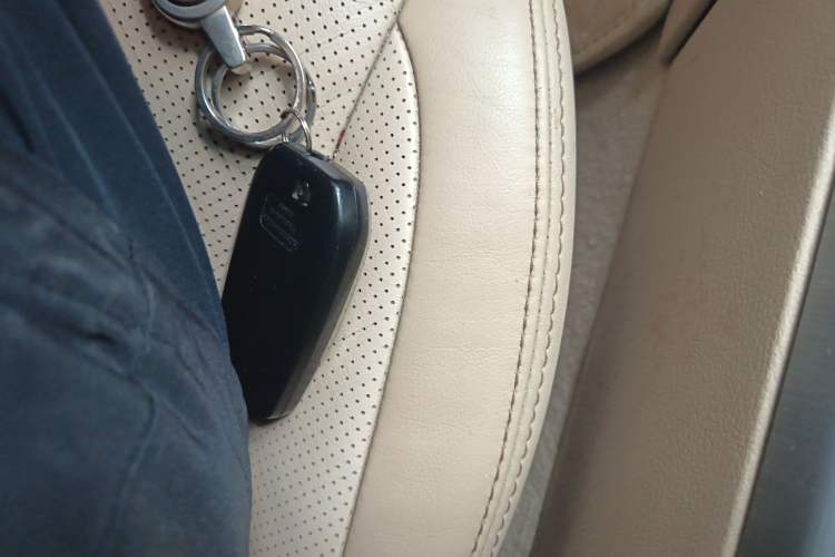 Used Toyota Crown 2012 2.5L Royal Leather Edition