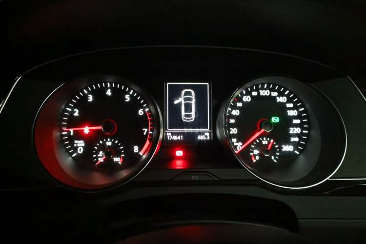 Used Volkswagen Magotan 2018 330TSI DSG Luxury Model Instrument Cluster