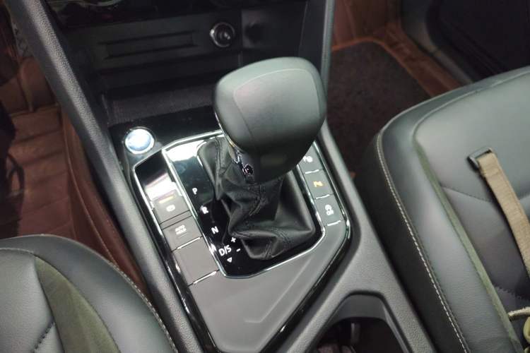 Used Volkswagen Tiguan L 2020 330TSI Automatic Two-Wheel Drive Smart Luxury Edition China VI Standard Gear Lever