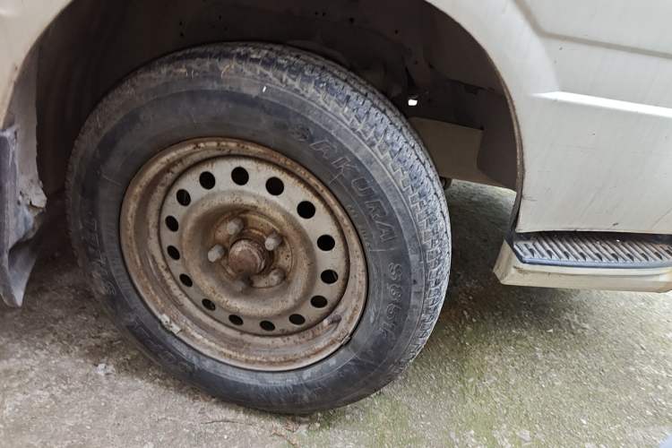 Used Golden Dragon Hiace 1999 2.0L Short-Wheelbase Gasoline Premium Version V19 Right Front Wheel Hub