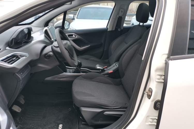 Used Peugeot 2008 2014 1.6L Manual Fashion Edition