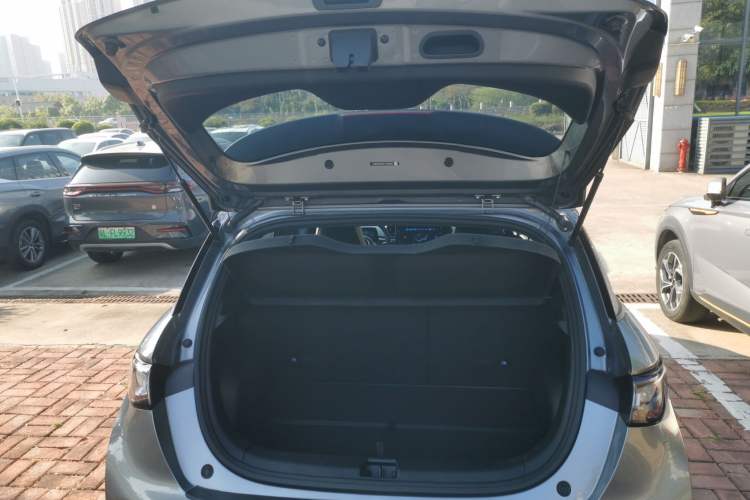 Used BYD Dolphin 2023 420 km Fashion Edition Trunk