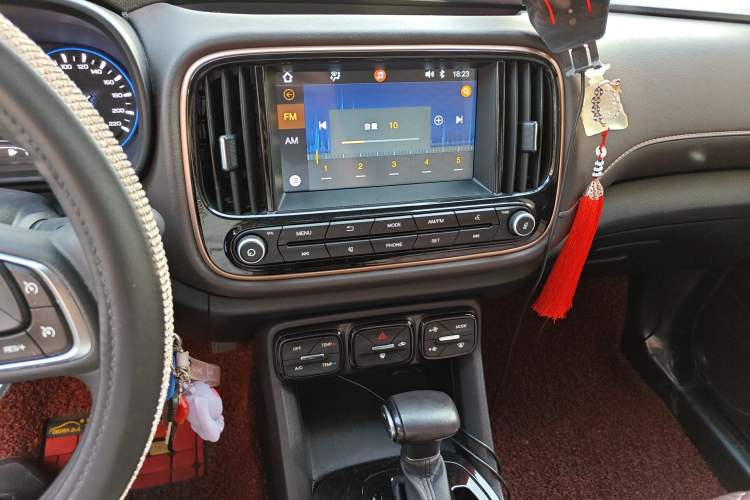 Used GAC Trumpchi GS3 2017 150N Automatic Elite Edition Audio And AC Panel