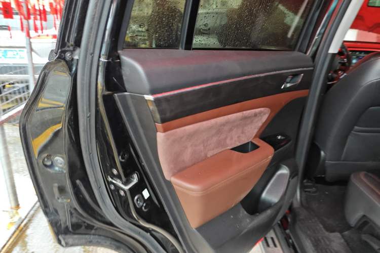 Used GAC Trumpchi GS8 2017 320T Two-Wheel Drive Luxury Smart Connectivity Version (7 Seats)
