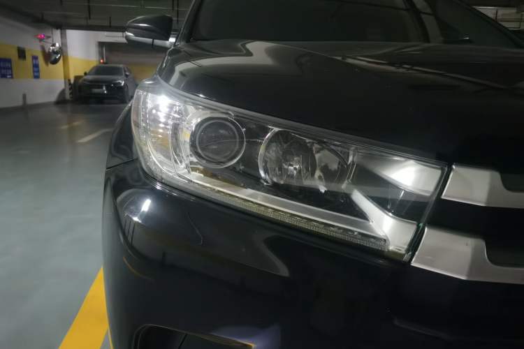 Used Toyota Highlander 2018 2.0T Four-Wheel Drive Luxury Version 7 Seats China VI Standard