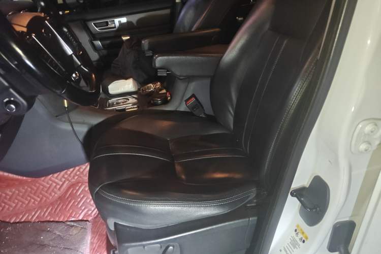 Used Land Rover Discovery 2016 3.0 SC Obsidian Black Heritage Edition HSE Left Front Seat