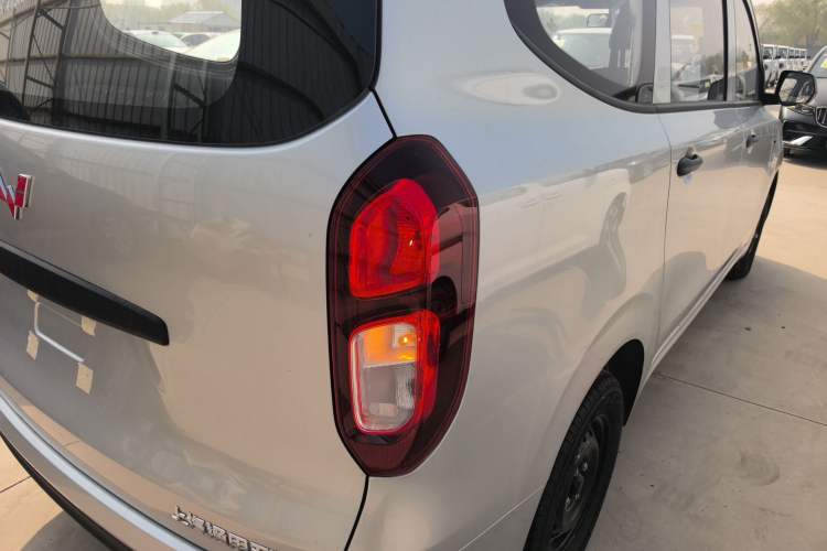 Used Wuling Hongguang New Energy 2024 All-Electric Model 300KM Standard Version Exterior 3