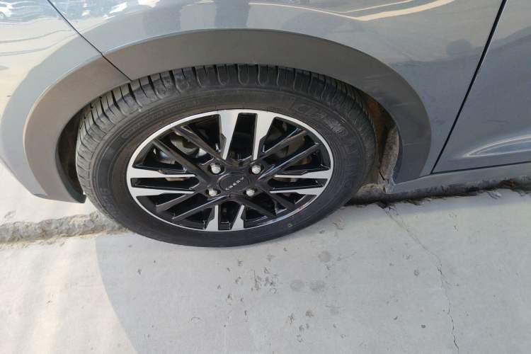 Used Chery QQ Little Ant 2022 Restyled Version Sweet Pink Edition Half-Sugar Version 28.8 kWh 30 kW 301 km Left Front Wheel Hub