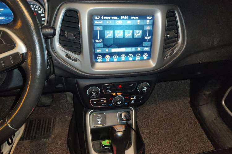 Used Jeep Compass 2019 200T Automatic Family Edition - Connected Large Screen Version Audio And AC Panel