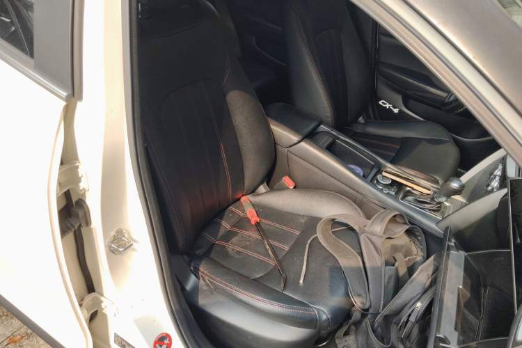 Used Mazda CX-4 2018 2.0L Automatic Two-Wheel Drive Blue Sky Dynamic Version China V Standard Right Front Seat