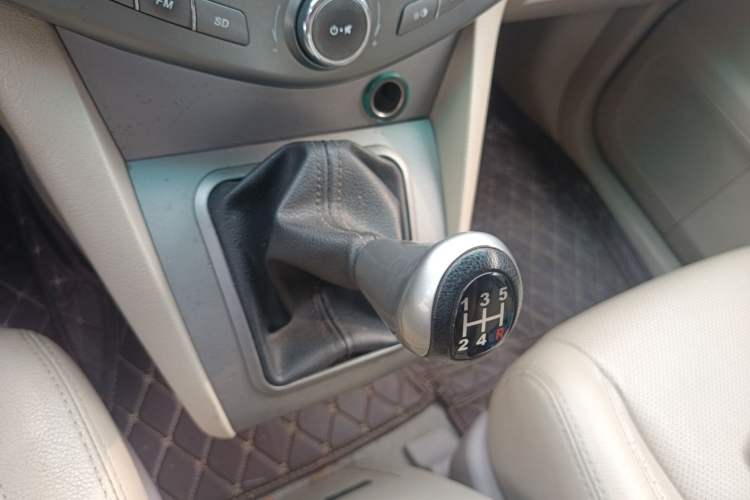 Used BYD S6 2014 2.0L Manual Luxury 5-Seater