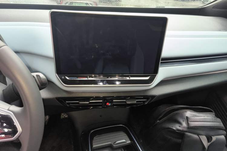 Used Volkswagen ID.4 X 2025 Smart Edition Outstanding Model Audio And AC Panel