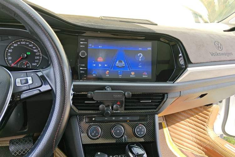 Used Volkswagen Sagitar 2019 200TSI DSG Comfort Version China VI Standard Audio And AC Panel